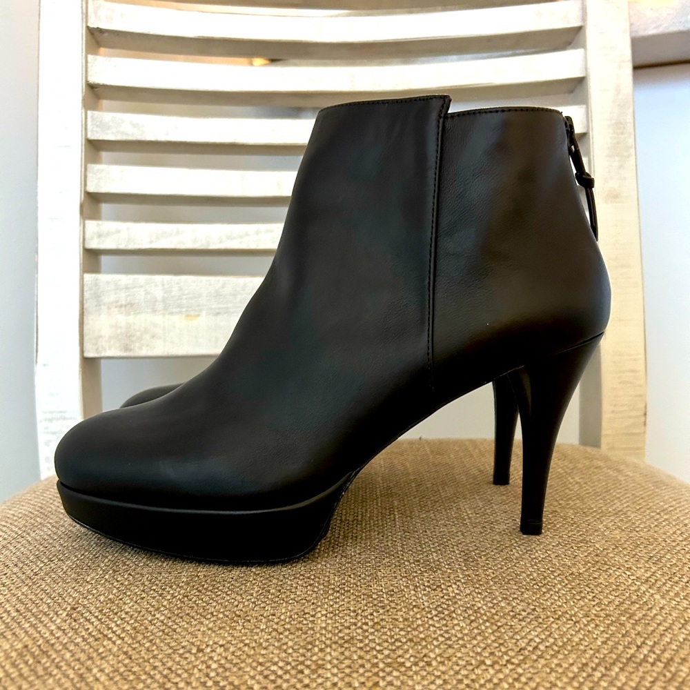 DONALD J. PLINER Black Stiletto Booties